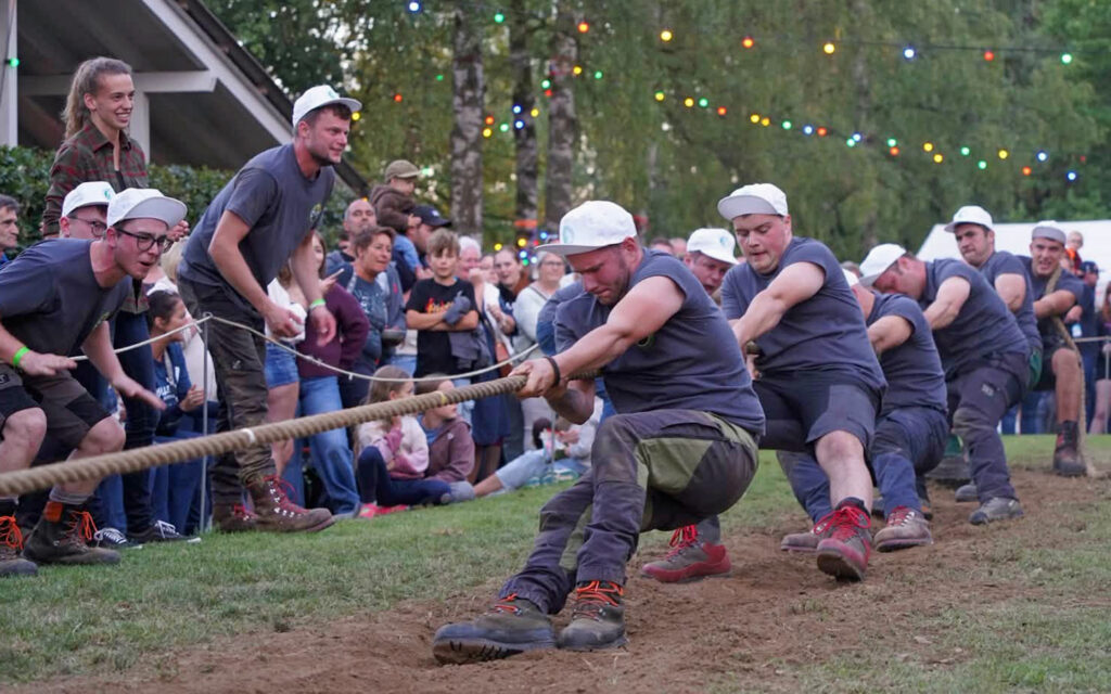Beim Tauziehturnier in Ochsenberg