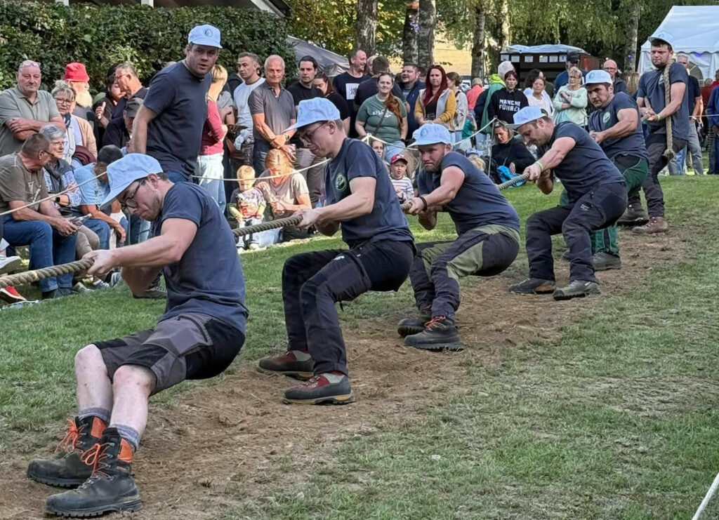 Beim Tauziehturnier in Ochsenberg